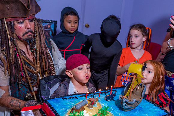 3F6A9335 Captain Mannys Pirate Bday SM