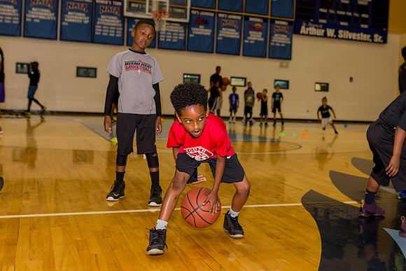 3F6A8533 Hatt BMacks Bball Youth Camp SM
